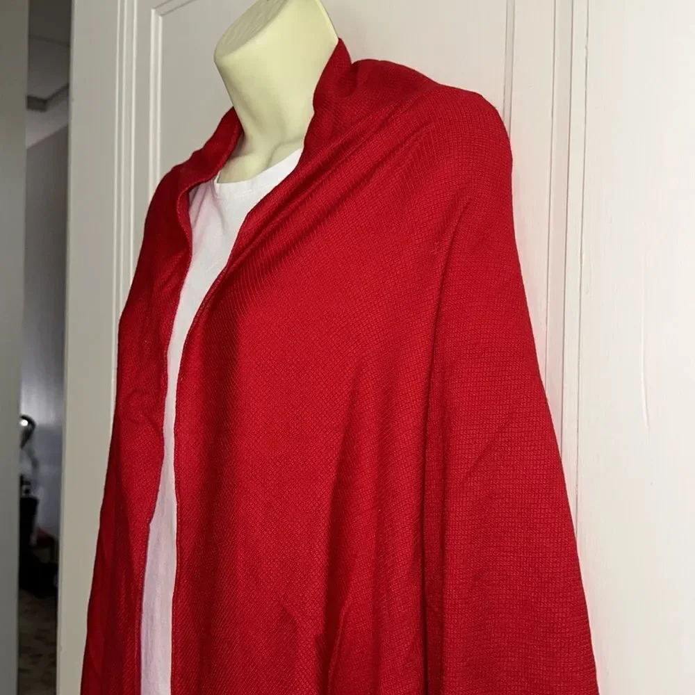 Red shawl/wrap‎ with fringe hem